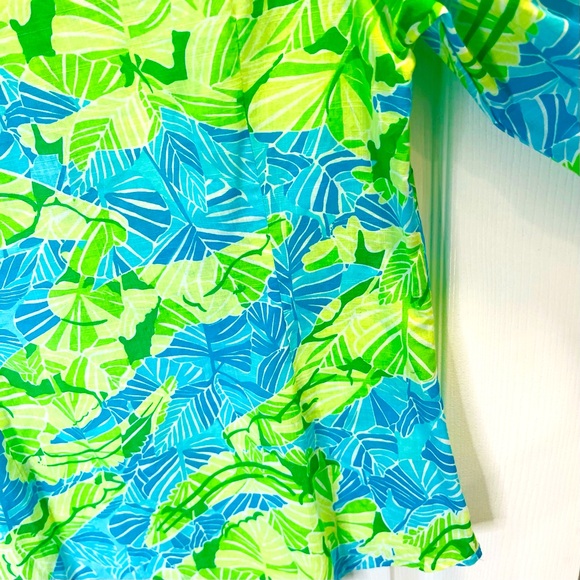 Lilly Pulitzer NWOT Blue and Green Leaf Print Top Feminine Fit Hidden 🐊 Gators - Picture 7 of 7